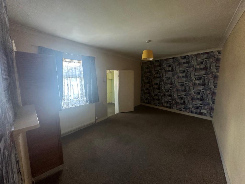 Lot: 155 - TERRACE HOUSE FOR REFURBISHMENT - Bedroom two